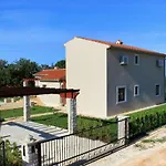 Family Friendly House With A Swimming Pool Valtura, Pula - 6913 Сasa de vacaciones *
