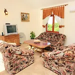 Family Friendly House With A Swimming Pool Valtura, Pula - 6913 Сasa de vacaciones