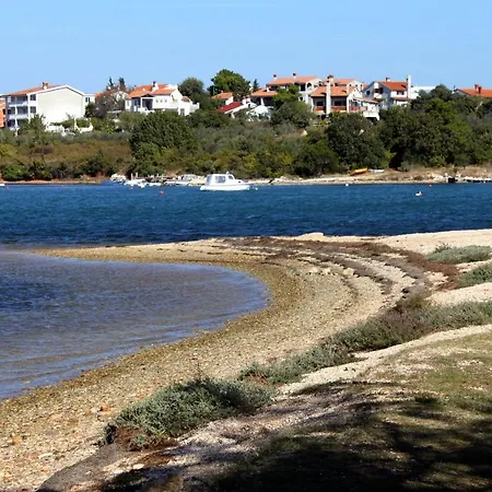 Сasa de vacaciones Family Friendly House With A Swimming Pool Valtura, Pula - 6913 *