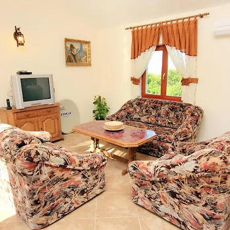 Family Friendly House With A Swimming Pool Valtura, Pula - 6913 Nyaraló