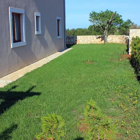 Сasa de vacaciones Family Friendly House With A Swimming Pool Valtura, Pula - 6913 Ližnjan